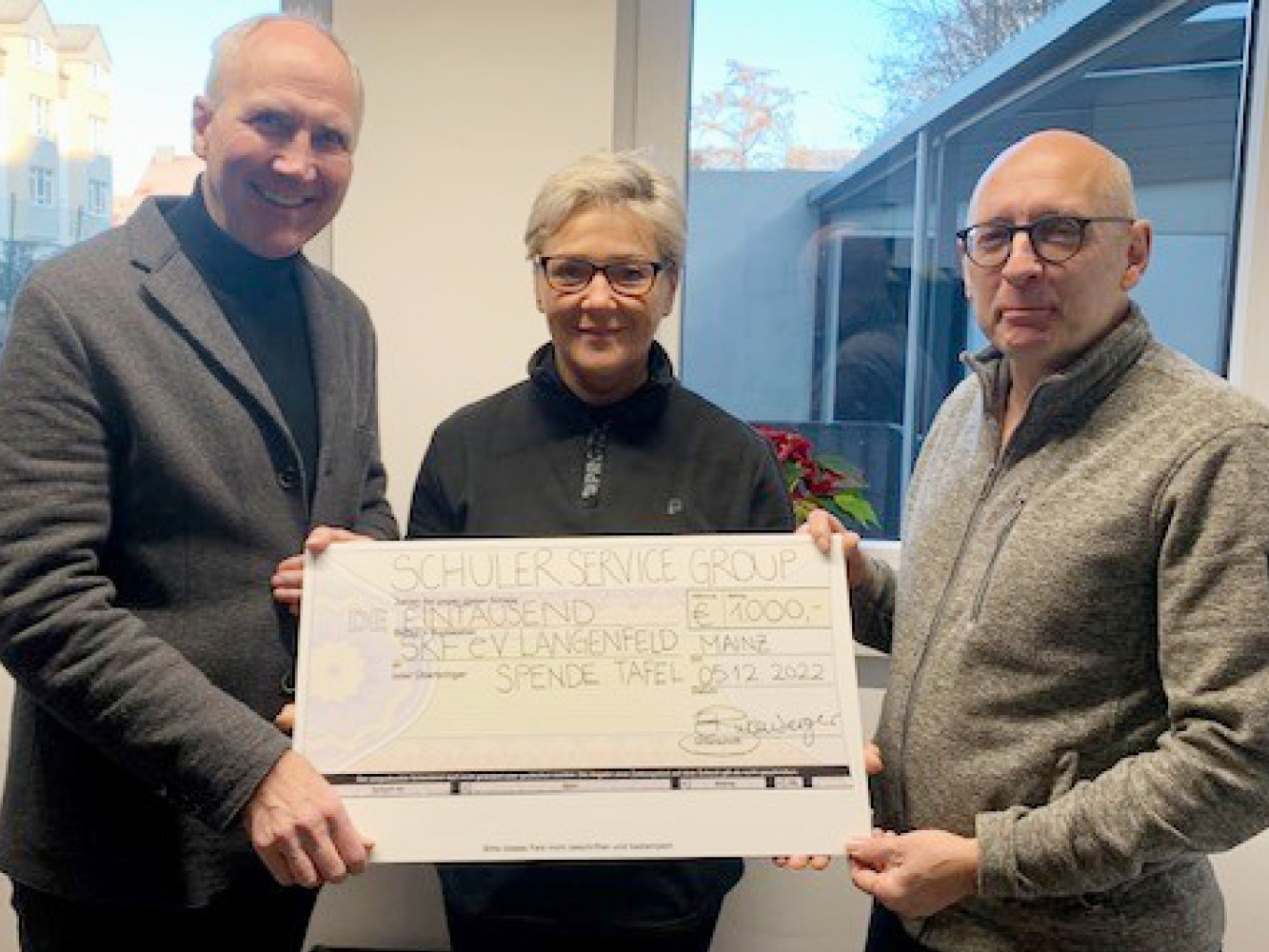 Die Schuler Group schenkt großzügig zu Weihnachten!